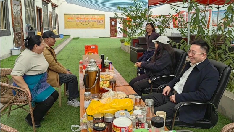 刘奎臣深入聂荣镇部分项目点、寺管会、行政村调研.png