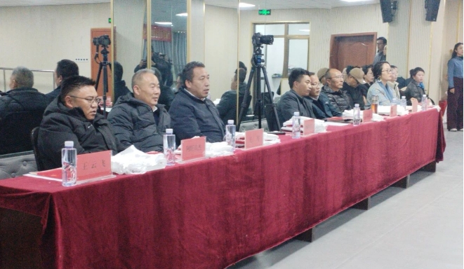 聂荣县文旅局在排练室举办汇报演出.png