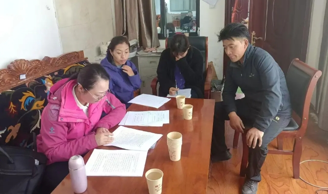 阳旭调研指导村党组织书记后备力量储备情.png