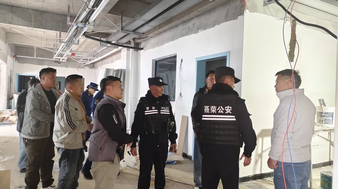 聂荣县安委办开展畅通消防“生命通道”专项整治工作.jpg