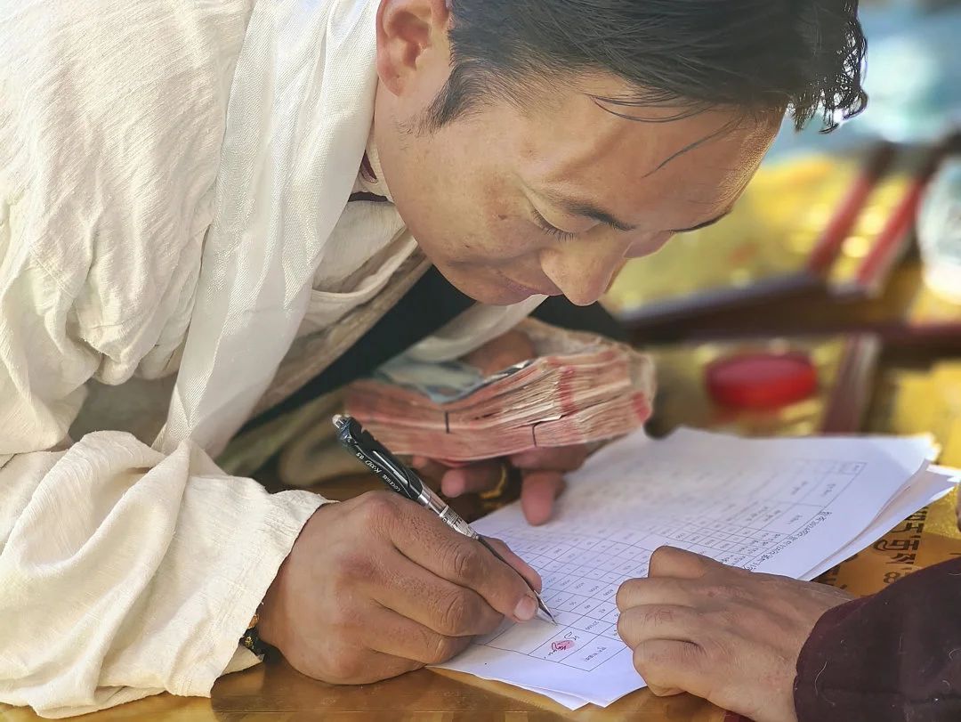 多那村举行多那友善致富牧民专业合作社分红仪式.jpg