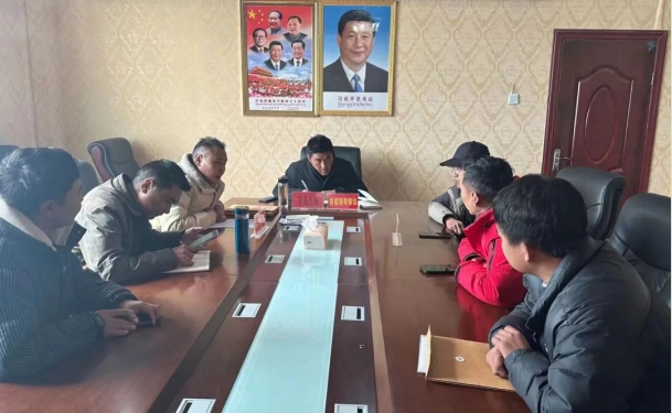索南杰布在县信访局开展带案下访、主动约访活动.png
