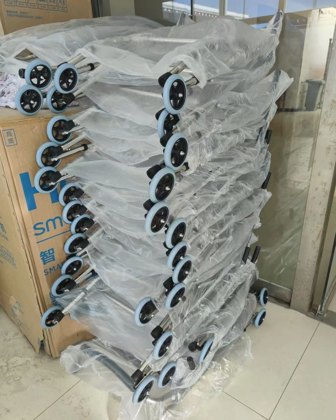 耿琳：捐赠助行器 传递暖心关怀.jpg